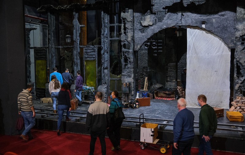 Incursiune de o oră și jumătate în culisele Teatrul Național din București. Vizită inedită în cetatea lui Radu Beligan și Gheorghe Dinică