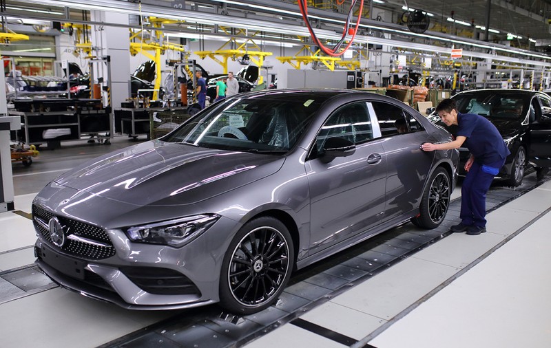 Mercedes concediază mai mulți angajați decât anunțase oficial. 15.000 de oameni sunt în pericol să-și piardă locul de muncă