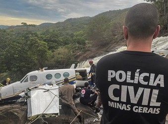 Imagine de la locul accidentului aviatic (foto EPA)