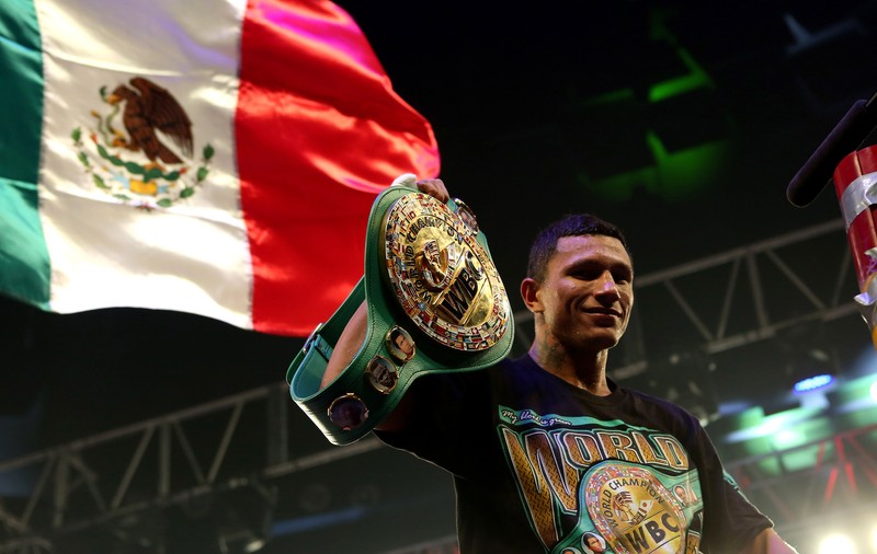 Boxerul mexican Miguel Berchelt şi-a păstrat centura mondială WBC la super-pană