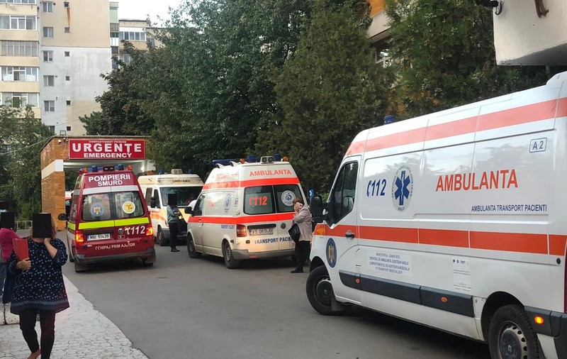 Spitalul din Bârlad, copleșit de numărul mare de pacienți. Medic: „Și acum avem bolnavi în ATI care nu cred că există virusul”