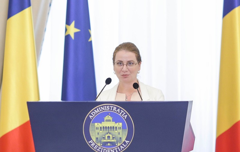 Cine este Ligia Deca, noul ministru al educației. Ce informații nu apar în prezentarea în limba română de pe site-ul Cotroceniului