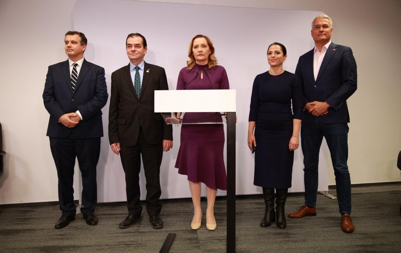Elena Lasconi, despre numirea unui premier de la PSD dacă ajunge președinte: „Să așteptăm alegerile parlamentare”. În vară îl voia pe Bolojan