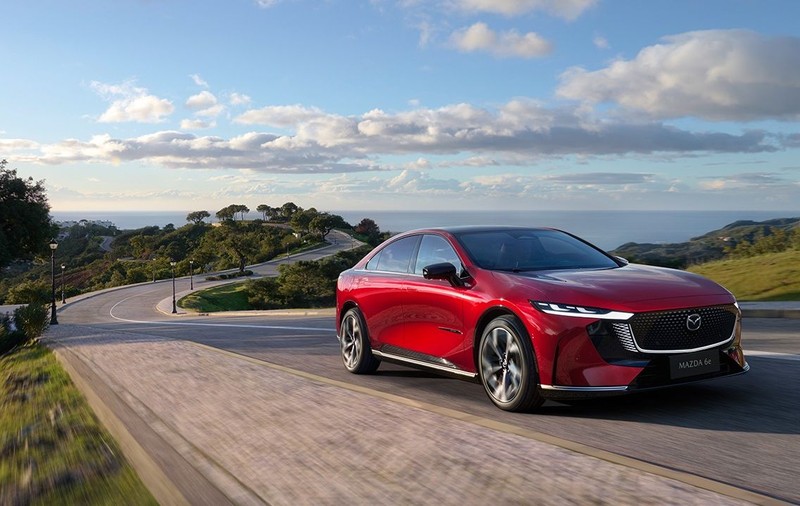 Mazda ar putea fi preluată de Suzuki, al treilea producător japonez ca mărime