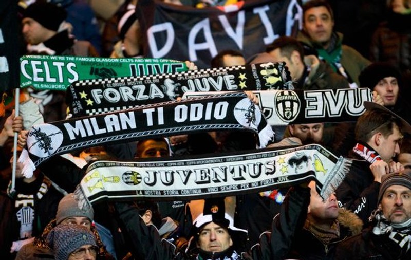 Cel mai frumos moment al meciului Juventus-Celtic a avut loc în tribună! Vezi ce au făcut doi fani rivali! | VIDEO