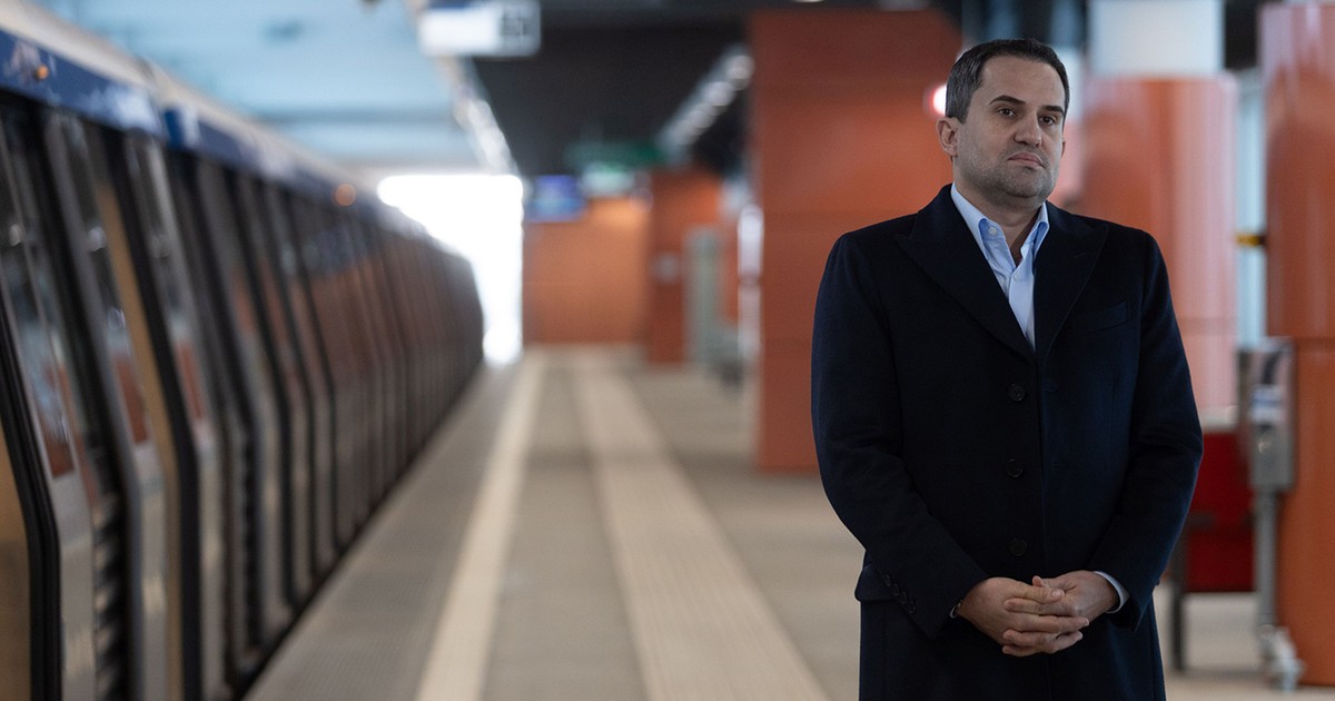 Ciprian Serban, ministrul Transporturilor, pe peronul metroului