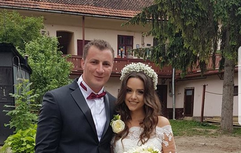 Polițistul Marian Godină s-a căsătorit. Ceremonia, în aceeași zi cu nunta regală din Marea Britanie