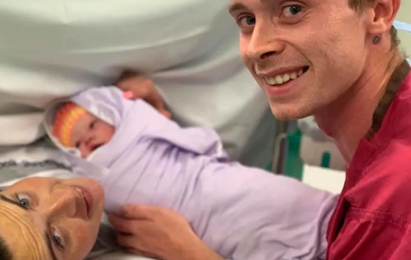 Șoc pentru o tânără din Marea Britanie când a ajuns acasă, după naștere: iubitul o părăsise pentru viitoarea mamă soacră