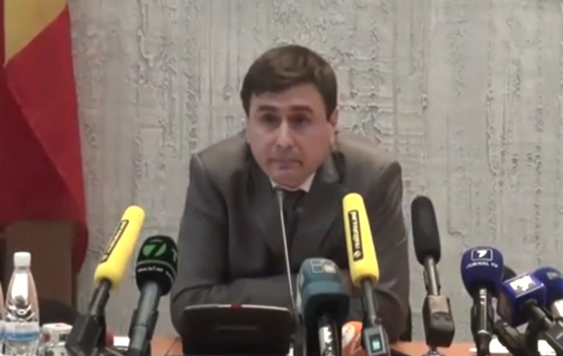 Un deputat, ÎN LACRIMI LA O CONFERINŢĂ DE PRESĂ! Şi-a rezolvat problemele cu soţia ÎN FAŢA A ZECI DE JURNALIŞTI | VIDEO