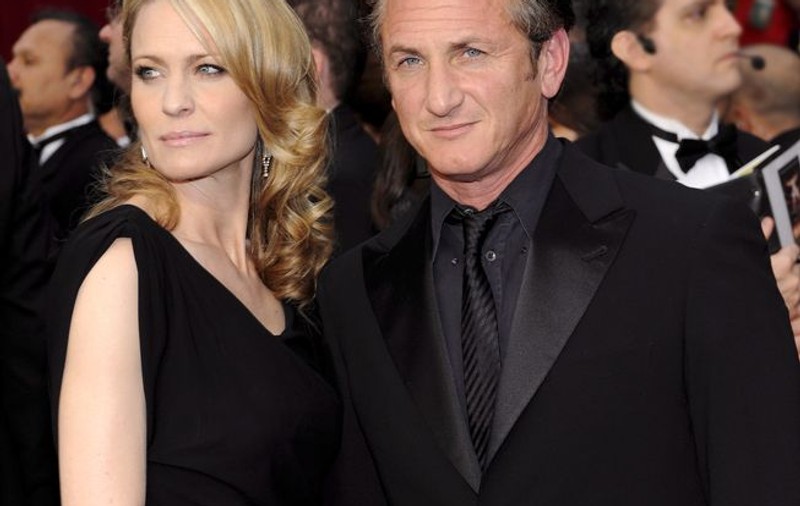 Sean Penn s-a răzgândit din nou: nu mai divorţează