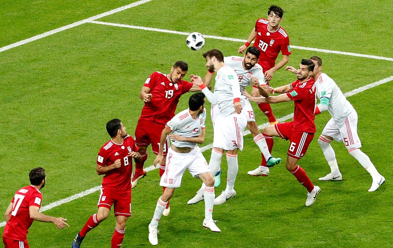 VAR-ul l-a băgat în spital! Un membru al staff-ului naționalei Iranului a ajuns la spital după ce echipei lui i-a fost anulat un gol în partida cu Spania