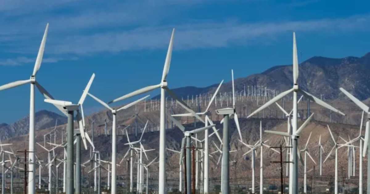 Mai multe turbine eoliene