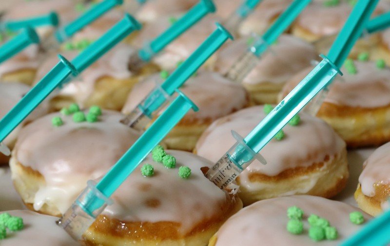 O patiserie din Viena a inventat desertul „gogoașa primarului”, aluzie la edilii care s-au vaccinat anti-COVID „peste rând”