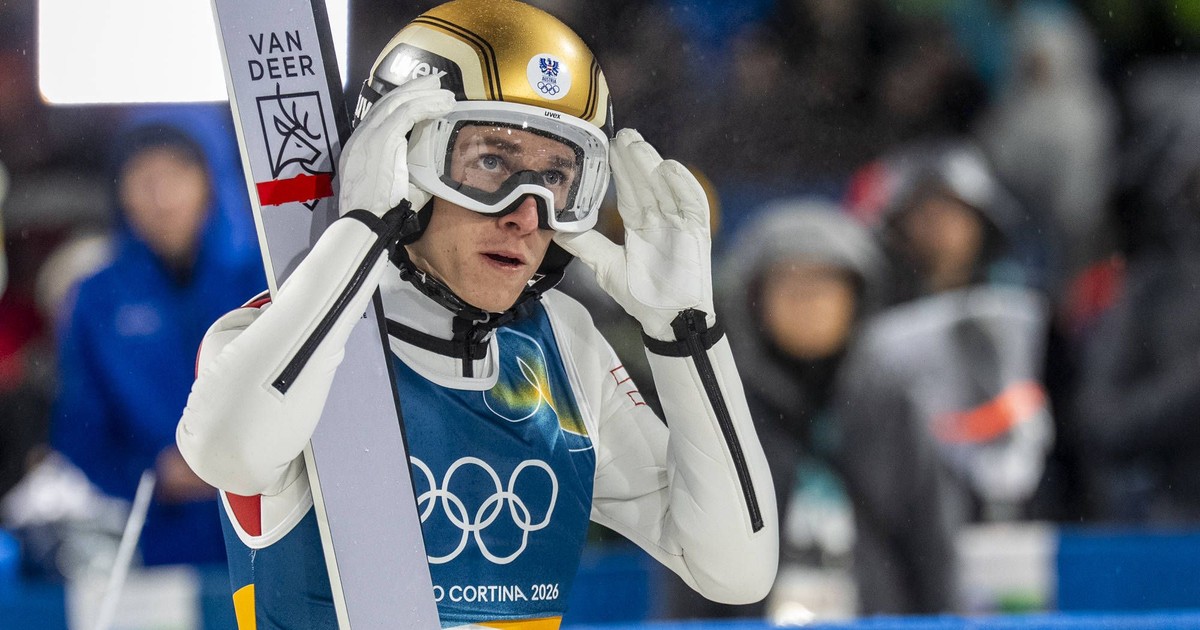 Daniel Tschofenig în timpul probei individuale de sărituri cu schiurile la proba masculină de trambulină mare a Jocurilor Olimpice de iarnă Milano Cortina 2026. Foto Imago Images