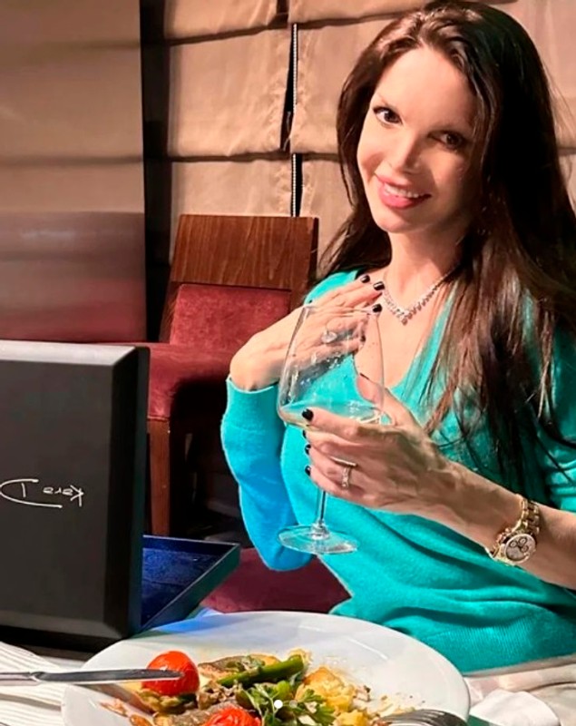 Cristina Spătar, răsfățată de soț de 8 Martie. Ce cadou de lux a primit cântăreața de la omul de afaceri Vicențiu Mocanu