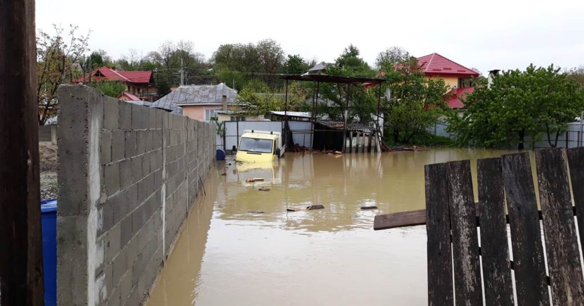 Cod roşu de inundaţii pe râuri din Galaţi şi Vaslui