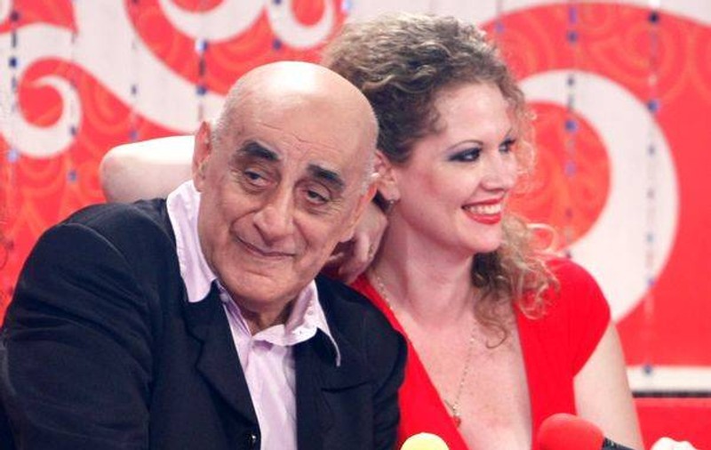 Oana Lis îşi doreşte un telefon cadou. Dar nu de la soţul ei!