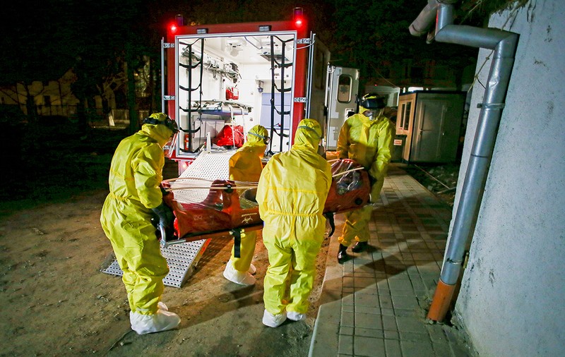 Polițistul de frontieră din Iași, depistat cu coronavirus, a ieșit în trei cluburi. DSP ar fi identificat 200 de contacţi