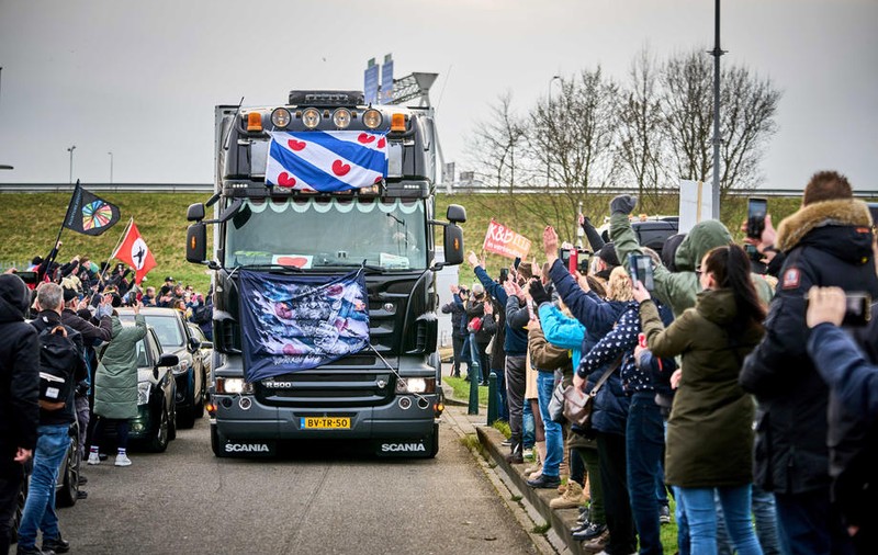 „Convoaiele libertății” se îndreaptă spre Bruxelles. Poliția ia măsuri pentru a împiedica un blocaj similar celui din Canada