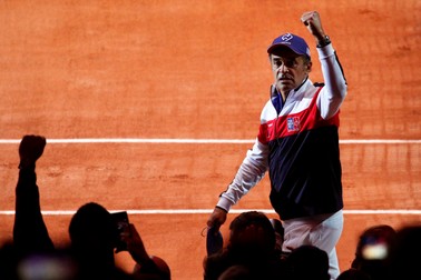 epa07184680 French Davis Cup team captain Yannick Noah gestures during the opening ceremony of the Davis Cup Final between France and Croatia at the Pierre Mauroy Stadium in Villeneuve-d'Ascq, near Lille, France, 23 November 2018. EPA-EFE/YOAN VALAT