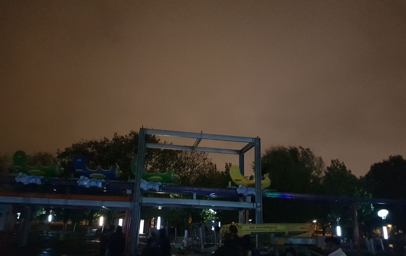 EXCLUSIV / Bărbatul mort în Parcul Copiilor a fost aruncat de vânt pe caldarâm. Victima a căzut în cap de la 3,5 metri, și-a rupt gâtul și a murit pe loc