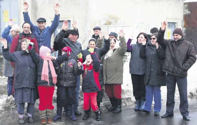 "Dacă mai tăiaţi lumina, blocăm cartierul!"