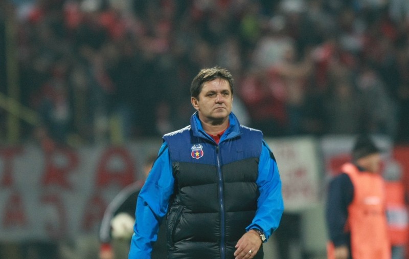 De ziua lui, Lăcătuș îi apără pe suporterii care nu mai vin la meciurile disputate de FCSB: ”Fanii Stelei, nu neapărat cei de la peluze, acţionează cum cred de cuvinţă. S-au simţit lezaţi după pierdea dreptului de a folosi marca şi au reacţionat în consecinţă”