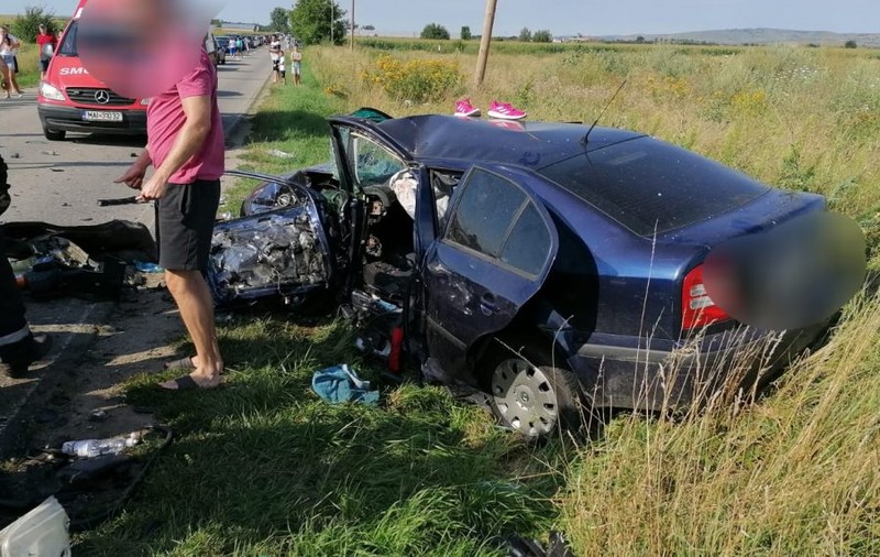Accident grav în județul Sibiu, cu trei mașini implicate. Cinci persoane au fost rănite, inclusiv un copil de 7 ani. O femeie e în comă