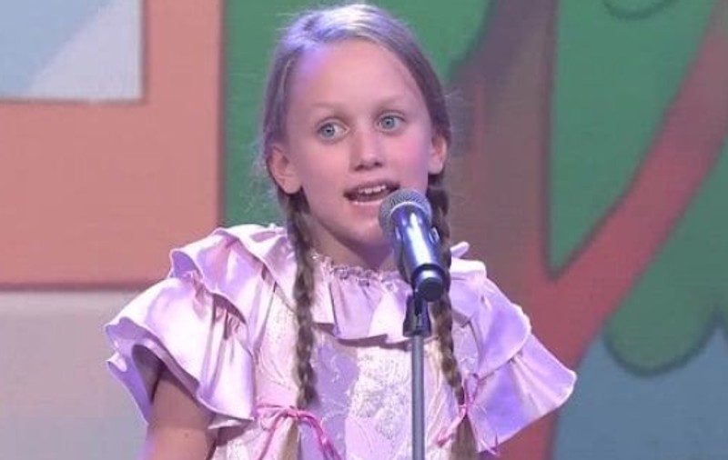 VIDEO/ O fetiță româncă de 10 ani face senzație în Italia. Elena Ciocoi a cucerit juriul unui concurs cu o melodie care îndeamnă la integrare