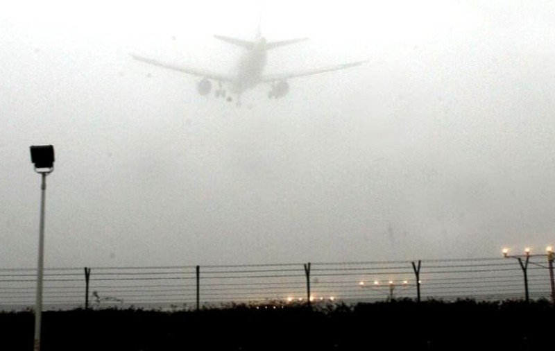 UPDATE / Activitatea de pe Aeroportul Otopeni, afectată de ceață, a fost reluată. Sunt, totuși, unele întârzieri la aterizari și decolări