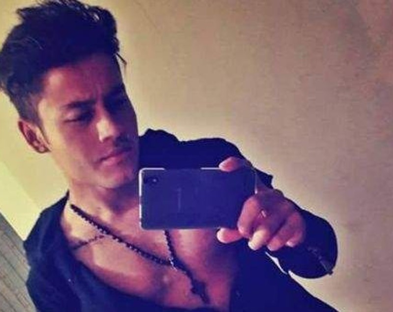 Cine este tânărul care a drogat și violat o adolescentă de 16 ani în timpul unui ritual satanic