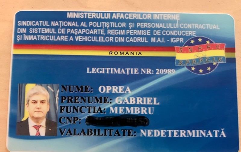 Gabriel Oprea este membru al unui sindicat al polițiștilor. Este judecat pentru moartea polițistului Bogdan Gigină