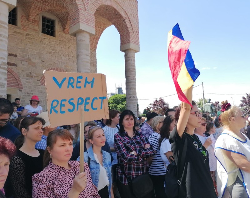Val de proteste în țară. Profesori, cadre medicale și polițiști au ieșit în stradă în București și în alte orașe