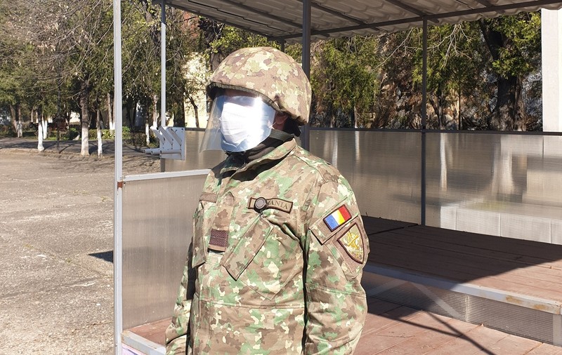 Armata a început producția de viziere de protecție