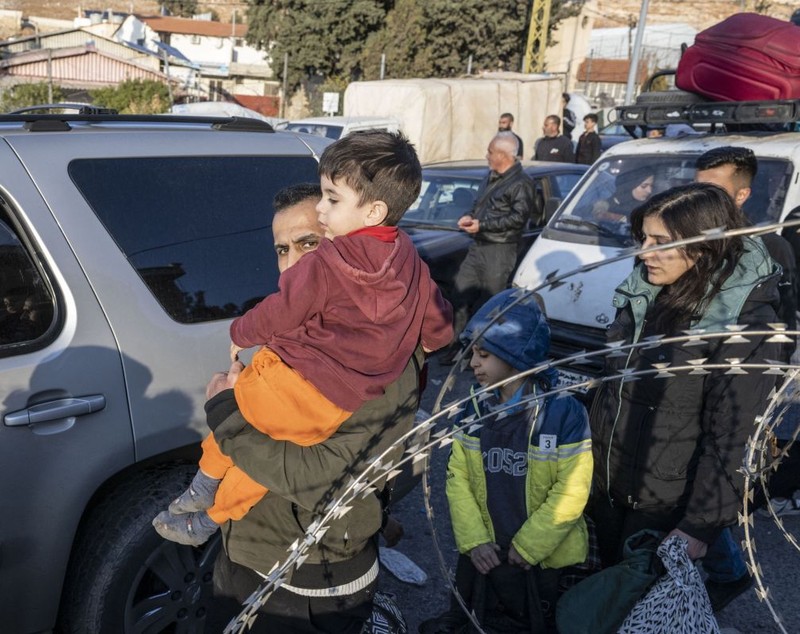 Marea migrație înapoi în Siria. Drumurile sunt blocate de oamenii care se întorc acasă după căderea regimului Bashar al-Assad