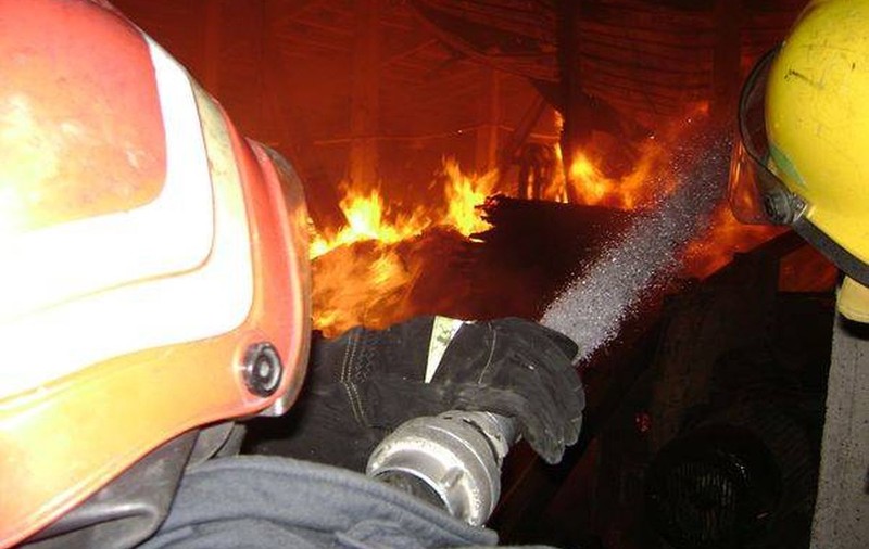 INCENDIU într-un CENTRU COMERCIAL din SUCEAVA!