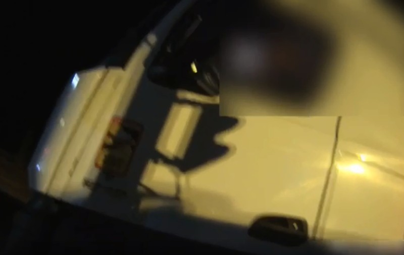 Scandal la vama Nădlac II, după ce un șofer de TIR exasperat de timpul de așteptare a înjurat angajații. Bărbatul a fost amendat