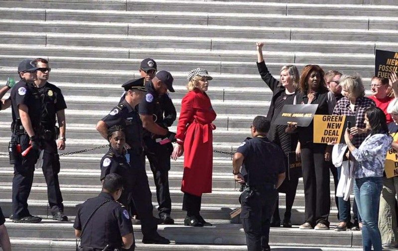 Jane Fonda a fost din nou arestată. Actrița are o îndelungată carieră de protestatară