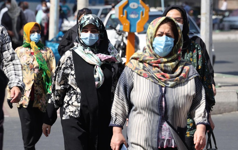 „Fie murim de COVID, fie de foame”. Loviți de noul val, iranienii și-au pierdut încrederea în autorități