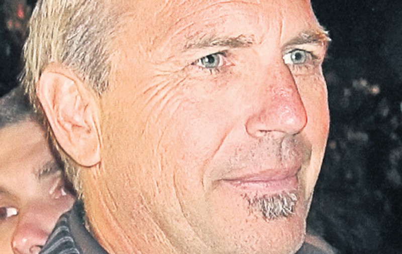 Un român îl dublează pe Kevin Costner!