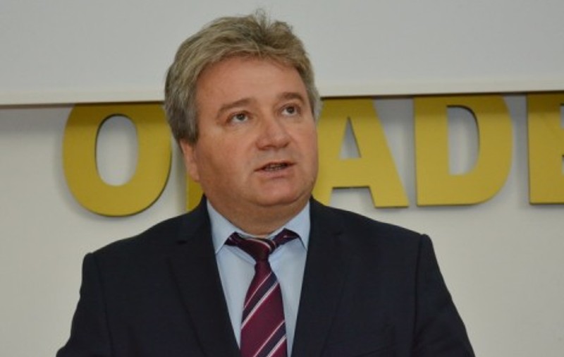 Rectorul Universității Oradea a primit mită butoni de aur, o cravată și o icoană de argint
