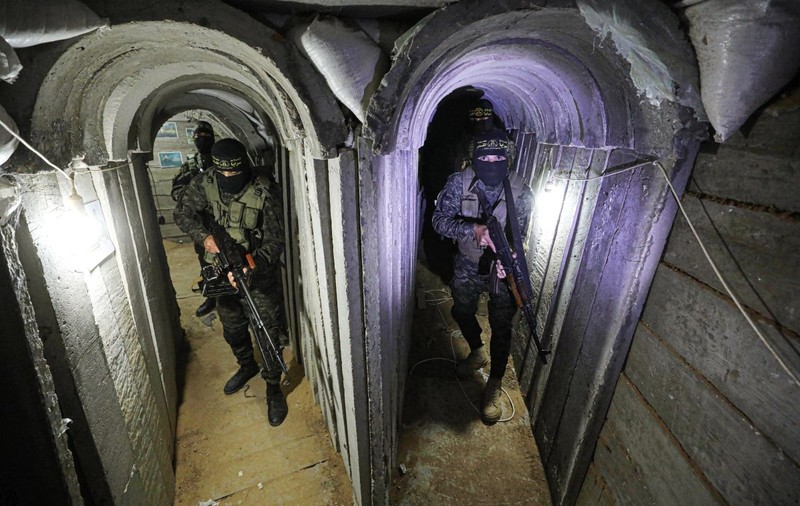 O strategie din epoca medievală, adoptată de Hamas înaintea ofensivei. Pe israelieni îi așteaptă o luptă brutală în subteranele din Gaza