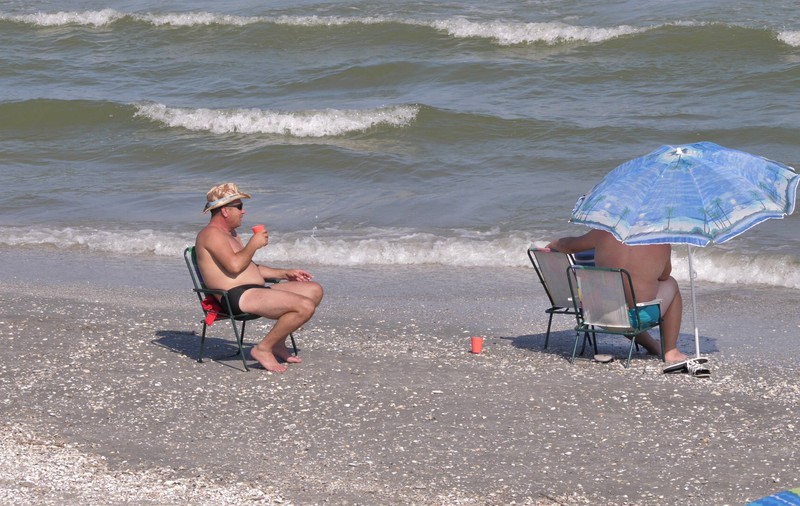 VIDEO / Cum să stai la mare o săptămână, cu doar 300 de lei, în plin sezon estival