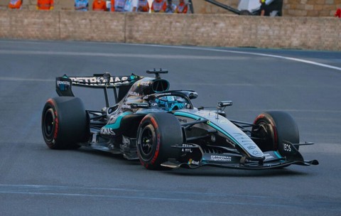 George Russell a câștigat Marele Premiu al Azerbaidjanului 2026: Lewis Hamilton, pe locul 7 în Baku