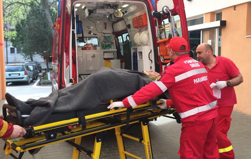 A avut zile! A căzut de la 12 metri pe o dubă şi a supravieţuit!