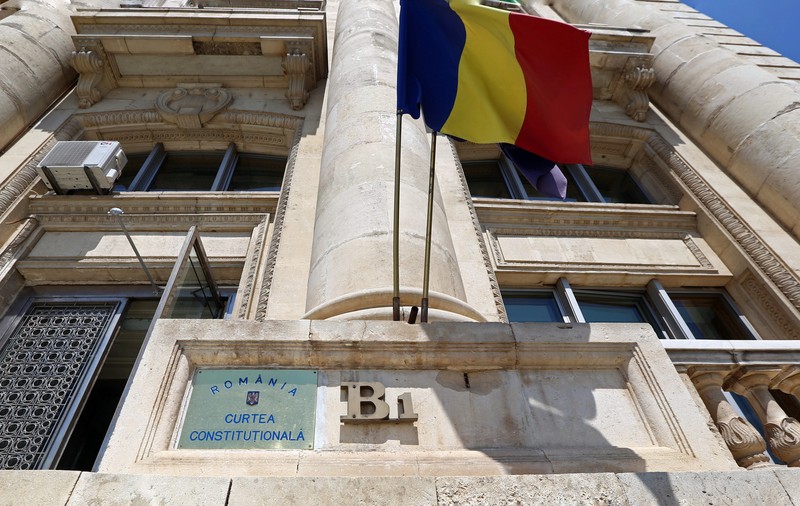 CCR se întrunește azi pentru a dezbate sesizările lui Iohannis, PNL și USR pe Legea Administrației publice și Codul administrativ