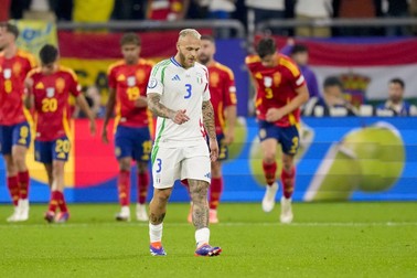 June 20, 2024, Gelsenkirchen, North Rhine-Westphalia, Germany: Federico Dimarco (Italy) enttaeuscht waehrend des Spiels der UEFA EURO 2024 - Gruppe B zwischen Spanien und Italien, Arena AufSchalke am 20. June 2024 in Gelsenkirchen, Deutschland. (Foto von Alex Gottschalk/DeFodi Images) ..Federico Dimarco (Italy) looks dejected during the UEFA EURO 2024 - Group B match between Spain and Italy at Arena AufSchalke on June 20, 2024 in Gelsenkirchen, Germany. (Credit Image: © Alex Gottschalk/DeFodi via ZUMA Press)