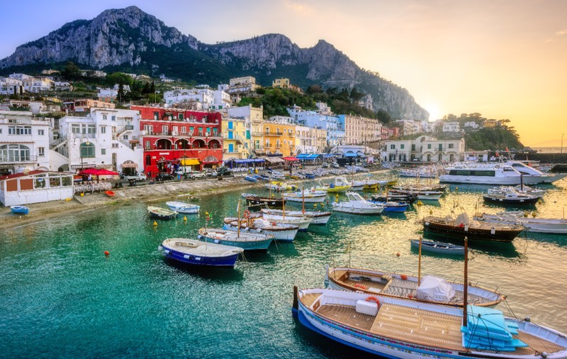 Insula din Italia unde turiștii riscă amenzi de 500 de euro pentru câteva obiecte banale din plastic