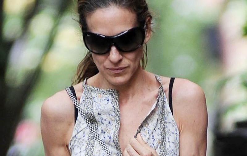 Sarah Jessica Parker a ajuns piele şi os. Uite ce braţe şi picioare oribile are! | FOTO