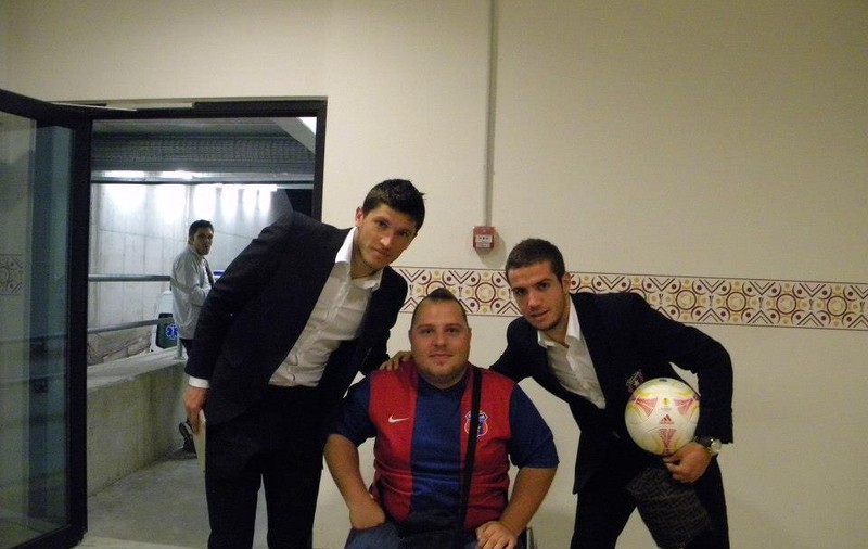 GALERIE FOTO / Minune de Sărbători în România! ^Steaua a ridicat din nou în picioare un fan cu membrele inferioare amputate